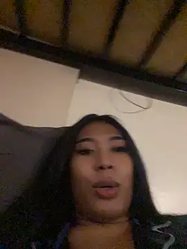 hugecock_tamira Show in webcam