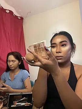 hugecock_tamira's Webcam Show