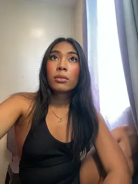 hugecock_tamira Show in webcam