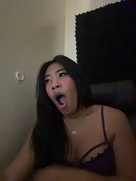 hugecock_tamira Show Webcam