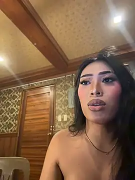 hugecock_tamira Show in webcam