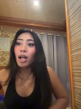 hugecock_tamira 在線直播表演