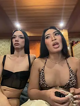hugecock_tamira Show Webcam