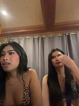 hugecock_tamira Show Webcam