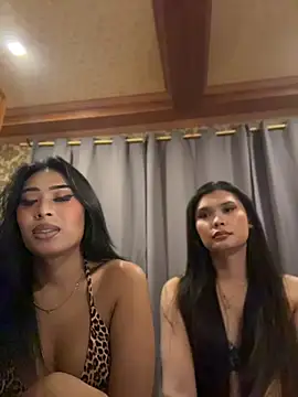hugecock_tamira Show Webcam