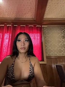 hugecock_tamira Show in webcam