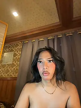 הופעת וובקאם של hugecock_tamira