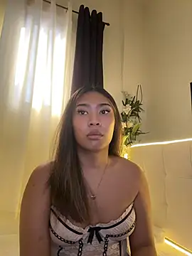hugecock_tamira Pertunjukan Webcam