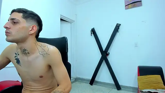 Show de boy_max_latin na webcam