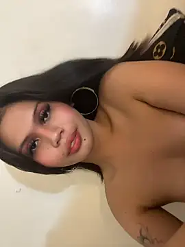 Pokazy przed kamerką – sexiestcunty_eerie