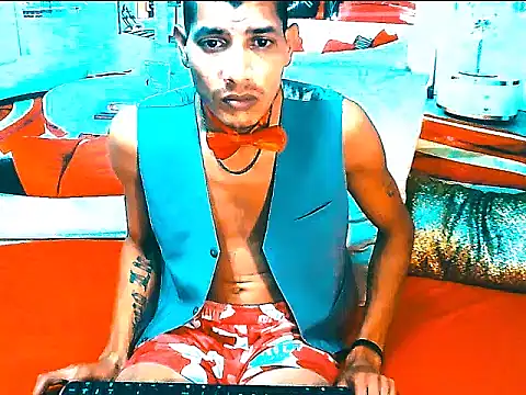 Show modela IndianSavageMale na web-kameri