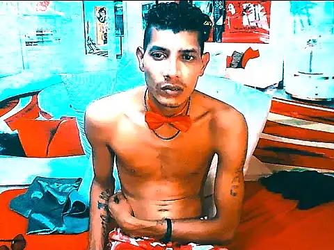 แชท XXX สดของ IndianSavageMale