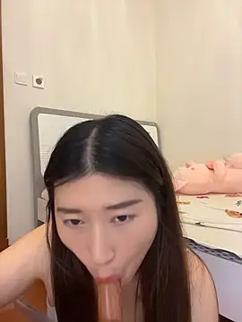 qiuqiu_018 Adlı Modelin Web Kamerası Şovu