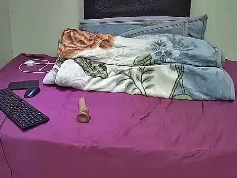 YourGirlTracy's Live Chat Room