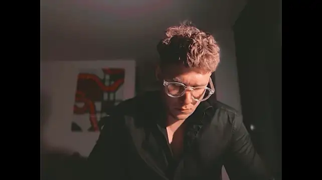 Sir_Jo: διαδικτυακό σόου στην κάμερα