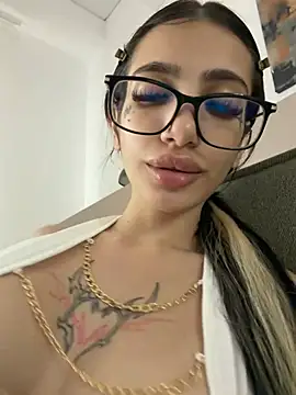 Neith_Cole Show in webcam