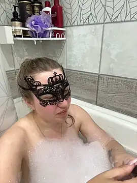 MarieHearttn Webbikameraesitys