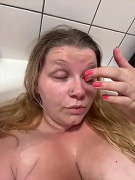 הופעת וובקאם של LucieLouBabe