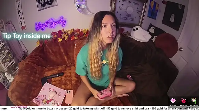 nikki_juggs' Webcam Show