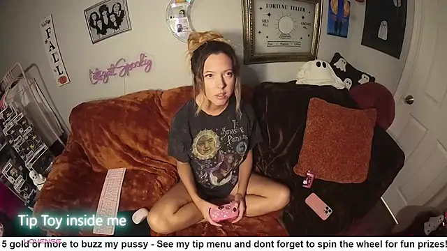 nikki_juggs Show in webcam