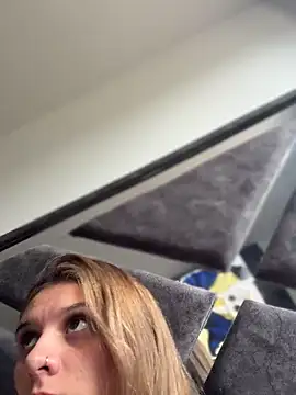 alison_parkerrr26 Adlı Modelin Canlı Sohbet Odası