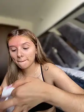alison_parkerrr26's Webcam Show