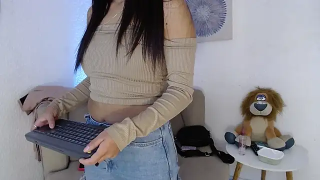 LauraDaniels_ Adlı Modelin Canlı XXX Sohbeti