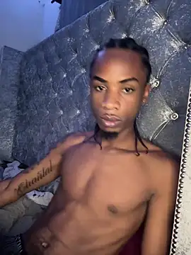 Show modela Jassielde26 na web-kameri