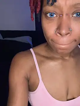 Lunablueee's Webcam Show