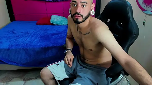 Show modela BrunoCarzon na web-kameri