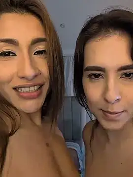 LatinaRoomies: вебкам-шоу