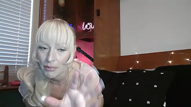 blondebaddiesummer40 – webcam-show