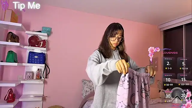 little_rachel_cute's Webcam Show