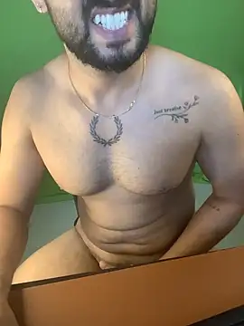 Show modela SaltyYoungDaddy na web-kameri