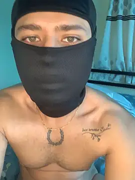 SaltyYoungDaddy: διαδικτυακό σόου στην κάμερα