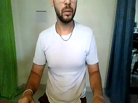 SaltyYoungDaddy: διαδικτυακό σόου στην κάμερα