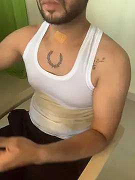 Show modela SaltyYoungDaddy na web-kameri