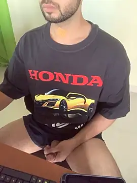 Show modela SaltyYoungDaddy na web-kameri