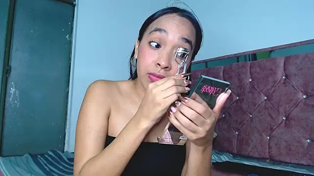 Teenssweet18's Webcam Show