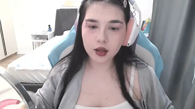 Chat +18 de LunarMia ao vivo
