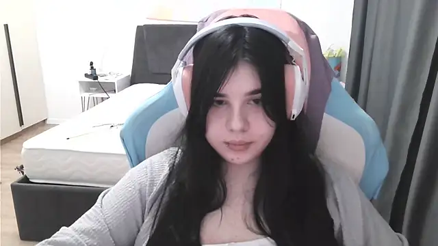 LunarMia XXX чат на живо
