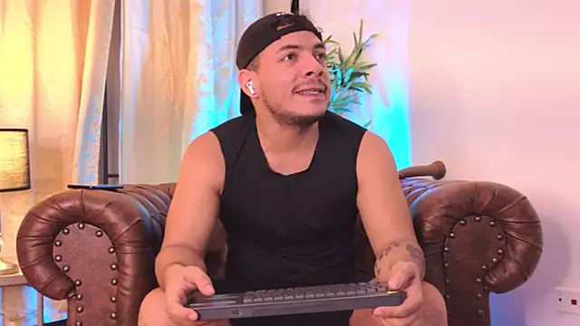 Show modela OliverWyse na web-kameri