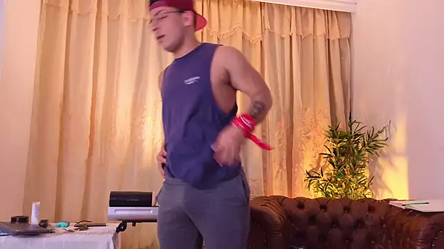 OliverWyse Шоу с уебкамера