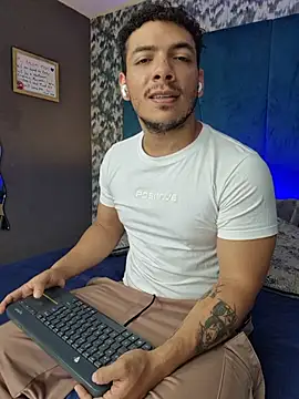 OliverWyse's Live XXX Chat