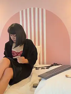 Chat XXX en directo de Valkiriia_wiine