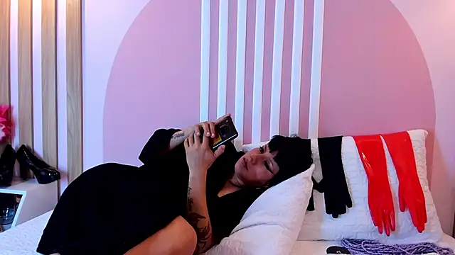 Valkiriia_wiine Chat XXX in diretta