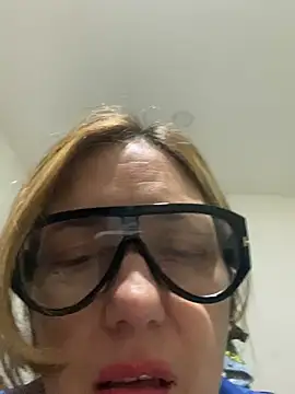 lulupiecitosamor Show in webcam