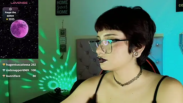 akiradoom Show in webcam