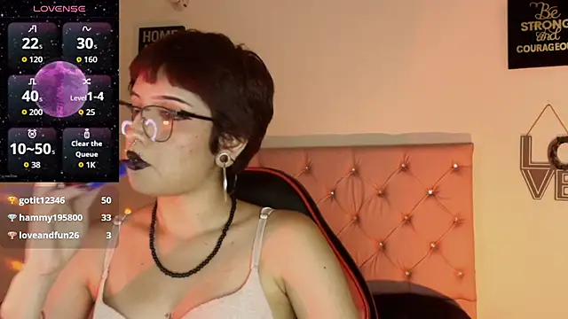 הופעת וובקאם של akiradoom