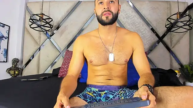 Show modela Mike333_ na web-kameri